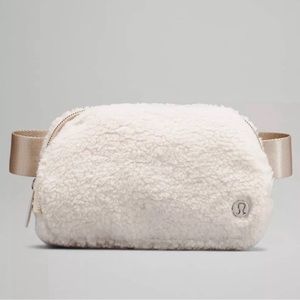 Lulu lemon Sherpa belt bag